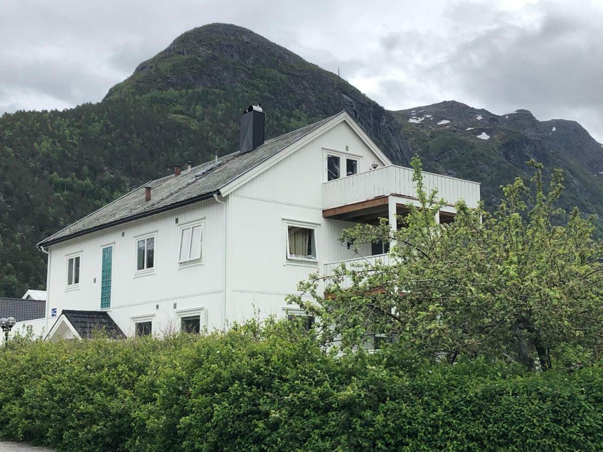 Ferienwohnung Andalsnes Gustehouse Exterior foto